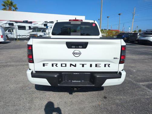 2024 Nissan Frontier SL
