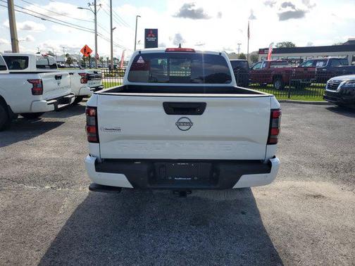 2025 Nissan Frontier SV