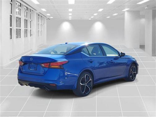 2025 Nissan Altima SR FWD