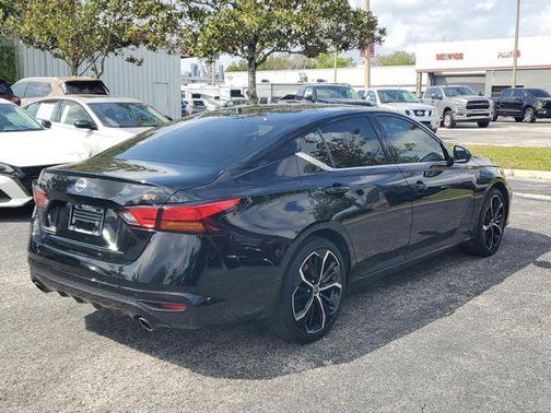 Super Black 2024 Nissan Altima SR FWD