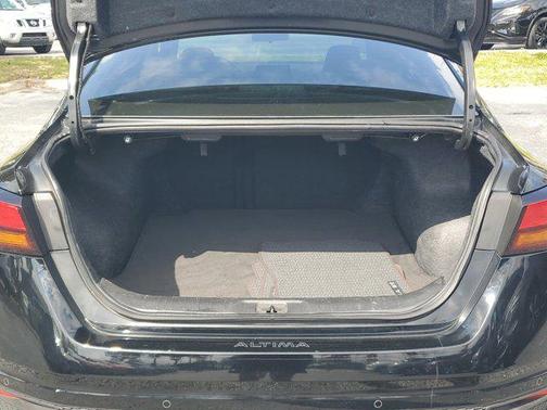 Super Black 2024 Nissan Altima SR FWD