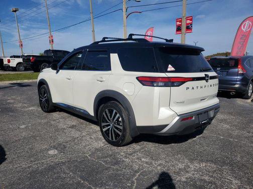 2024 Nissan Pathfinder Platinum FWD