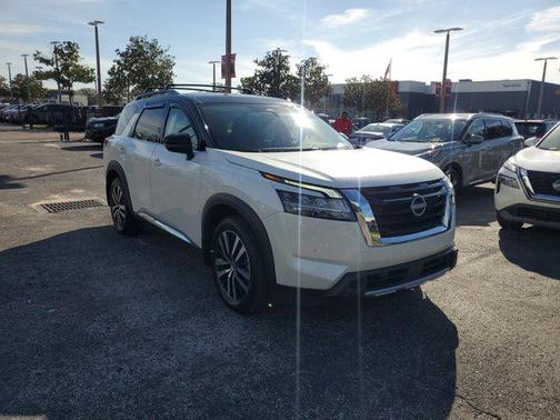 2024 Nissan Pathfinder Platinum FWD