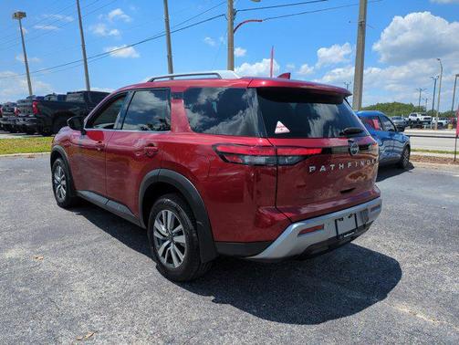 2024 Nissan Pathfinder SL FWD