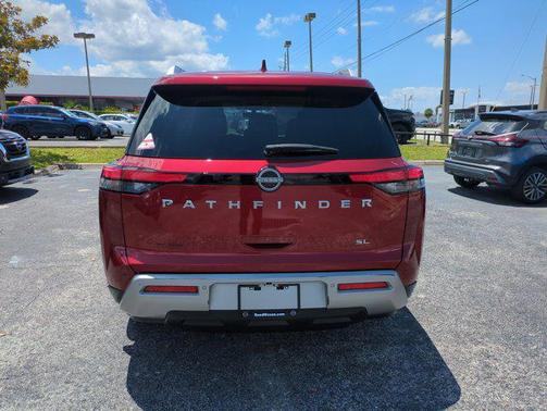 2024 Nissan Pathfinder SL FWD