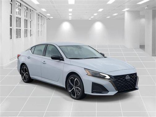 2025 Nissan Altima SR FWD