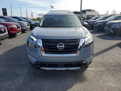 2025 Nissan Pathfinder Platinum FWD