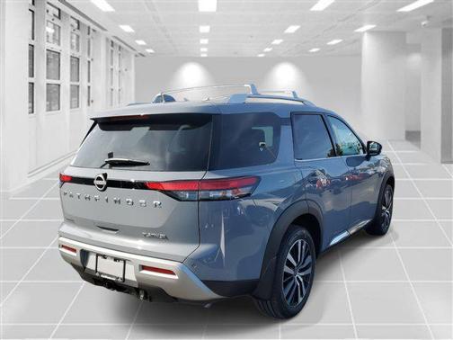 2025 Nissan Pathfinder Platinum FWD