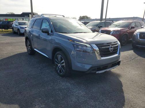 2025 Nissan Pathfinder Platinum FWD