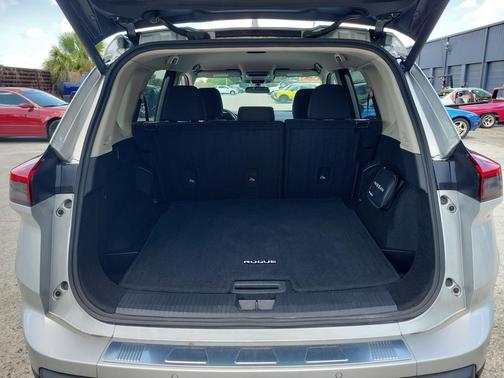 Brilliant Silver Metallic 2024 Nissan Rogue SV