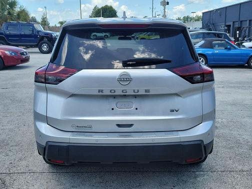 Brilliant Silver Metallic 2024 Nissan Rogue SV