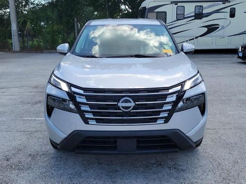Brilliant Silver Metallic 2024 Nissan Rogue SV