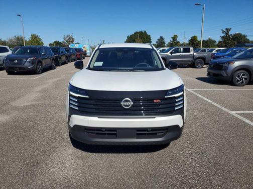 Aspen White Tricoat 2026 Nissan Kicks SR