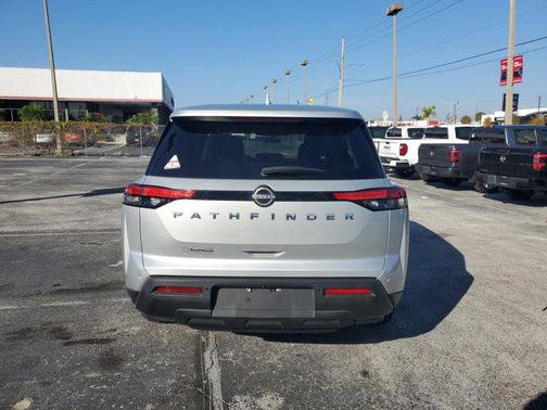 2022 Nissan Pathfinder S 2WD