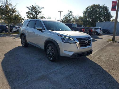 2022 Nissan Pathfinder S 2WD