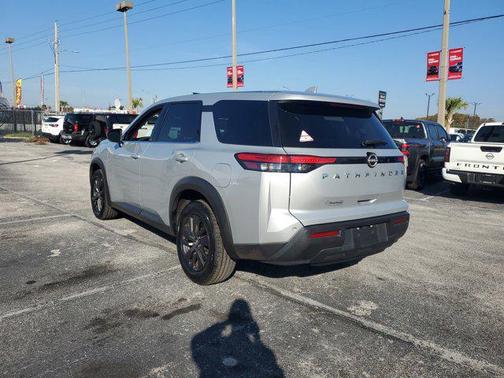 2022 Nissan Pathfinder S 2WD