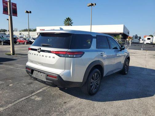 2022 Nissan Pathfinder S 2WD