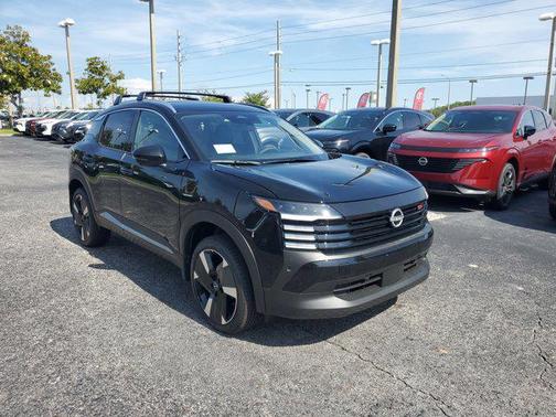 2025 Nissan Kicks SR