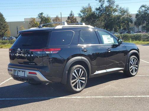 2025 Nissan Pathfinder Platinum FWD
