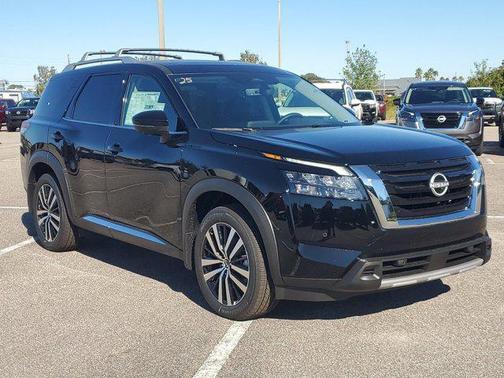 2025 Nissan Pathfinder Platinum FWD