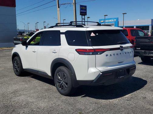 2026 Nissan Pathfinder SV