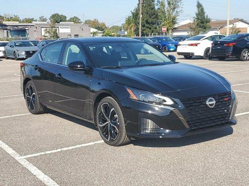 2025 Nissan Altima SR FWD