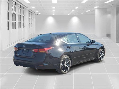 2025 Nissan Altima SR FWD