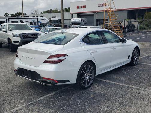 Uyuni White 2025 Genesis G70 2.5T RWD