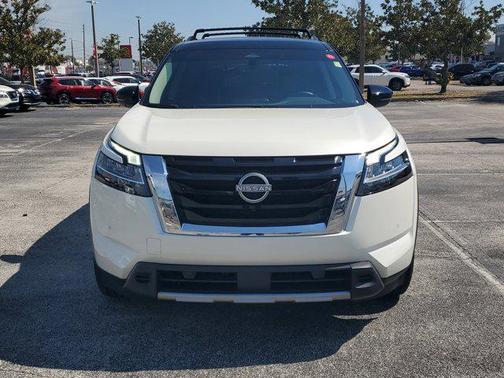 2024 Nissan Pathfinder SL FWD