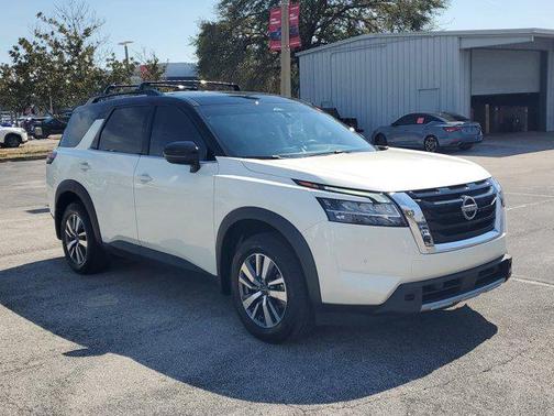 2024 Nissan Pathfinder SL FWD