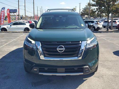 2023 Nissan Pathfinder Platinum FWD