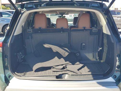 2023 Nissan Pathfinder Platinum FWD