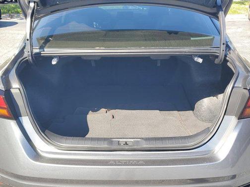 2025 Nissan Altima SR FWD