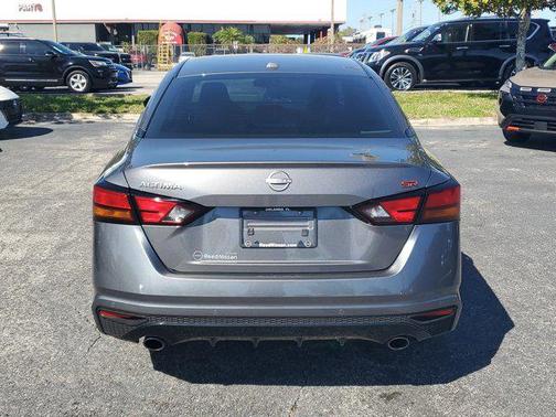 2025 Nissan Altima SR FWD