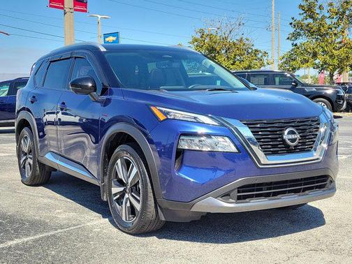 Caspian Blue Metallic/Super Black 2023 Nissan Rogue SL