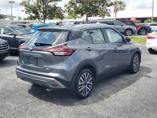 Gun Metallic 2024 Nissan Kicks SV