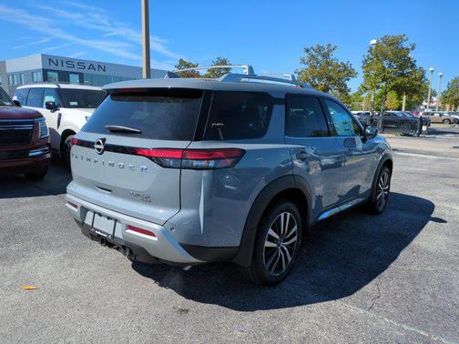2025 Nissan Pathfinder Platinum 4WD