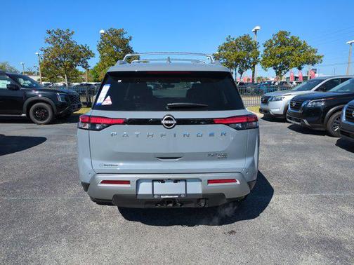 2025 Nissan Pathfinder Platinum 4WD