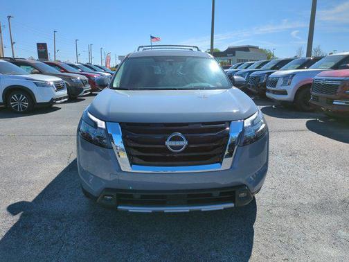 2025 Nissan Pathfinder Platinum 4WD