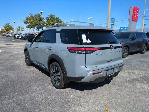 2025 Nissan Pathfinder Platinum 4WD