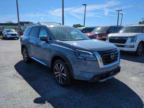 2025 Nissan Pathfinder Platinum 4WD
