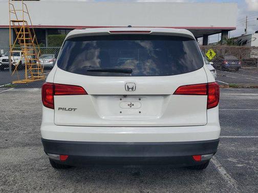 White Diamond Pearl 2017 Honda Pilot EX