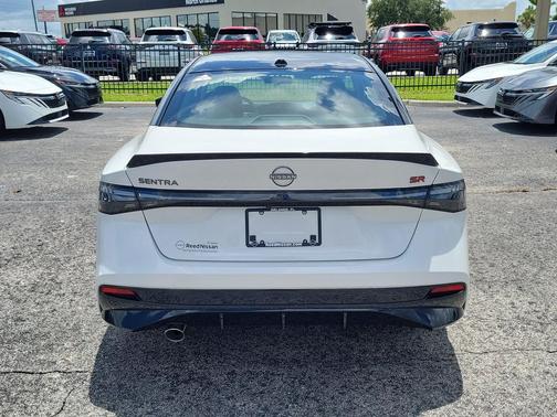 Aspen White Tricoat/Super Black 2026 Nissan Sentra SR