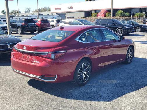 2024 Lexus ES 250 Base