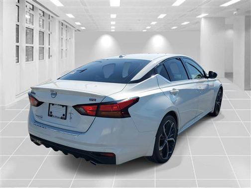 2023 Nissan Altima SR FWD