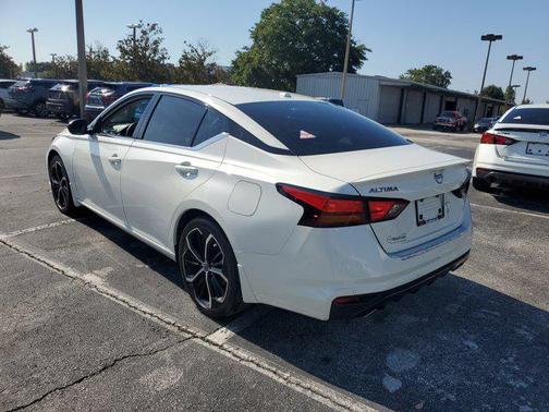 2023 Nissan Altima SR FWD