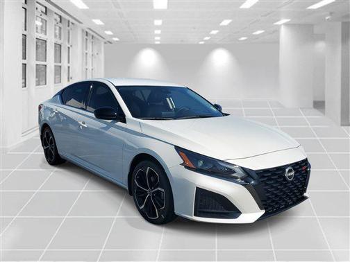 2023 Nissan Altima SR FWD