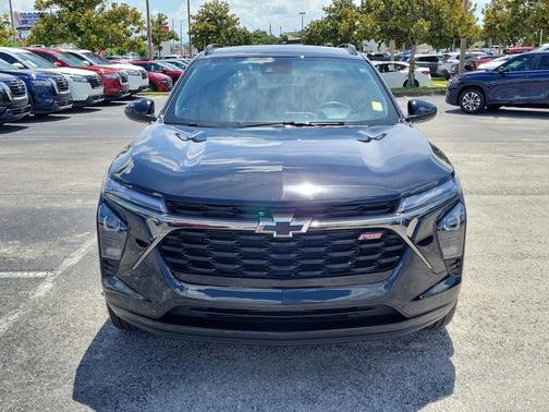 Mosaic Black Metallic 2025 Chevrolet Trax FWD 2RS