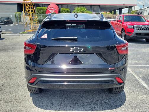 Mosaic Black Metallic 2025 Chevrolet Trax FWD 2RS