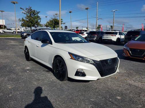2022 Nissan Altima SR FWD